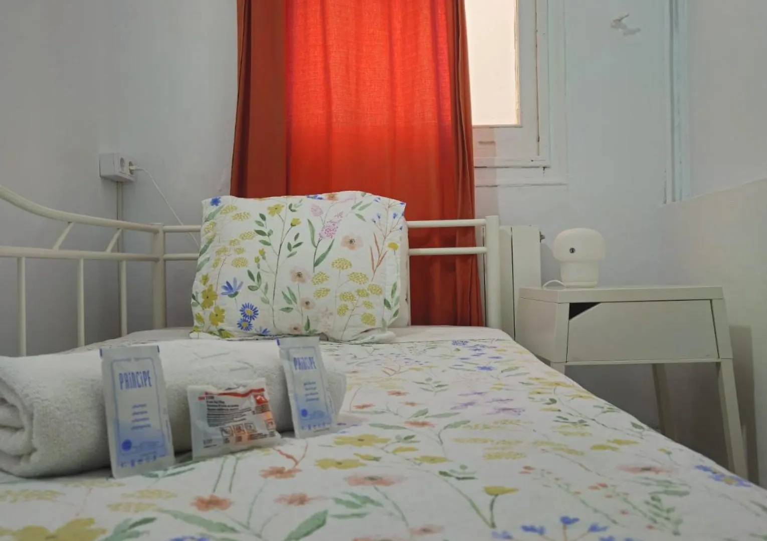 Affittacamere Youth Hostel - Central And Basic Drassanes Barcellona